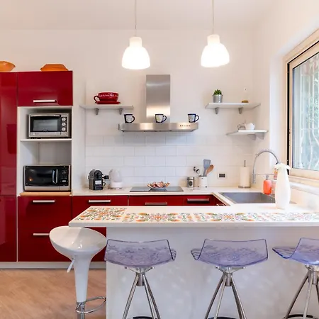Mondello Cottage *