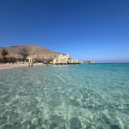 Mondello Cottage *