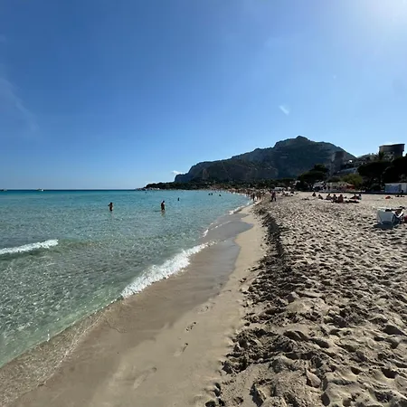 Mondello Cottage *