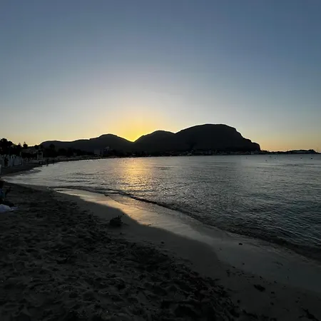 Mondello Cottage * Mondello