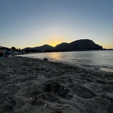 Mondello Cottage *
